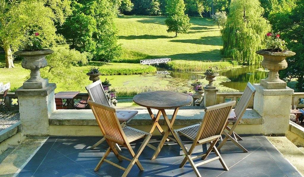 Aménager une terrasse confortable pour profiter en toutes saisons